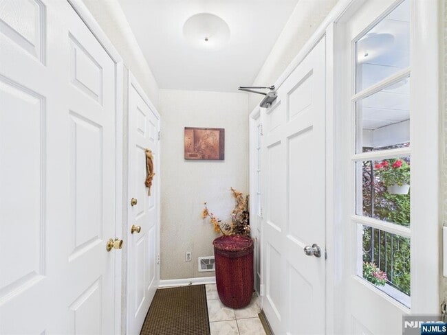 Foto del edificio - 114 Ackerman Ave