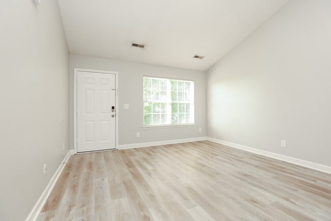 Building Photo - 641 Belgium Dr