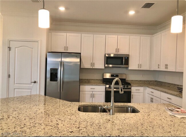 Building Photo - 43504 Treadway Dr