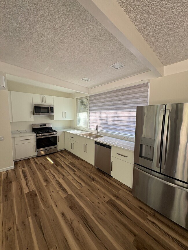 Foto del edificio - 730 Live Oak Park Rd S