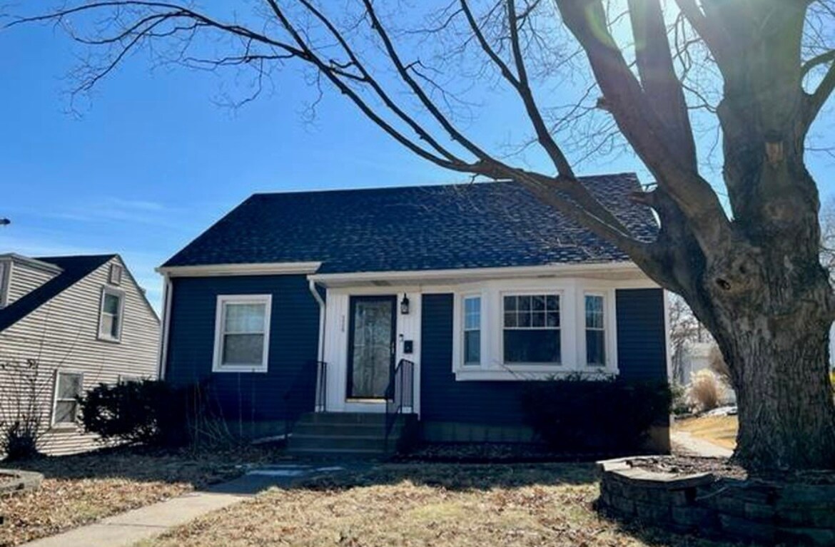 Primary Photo - 1115 Berg Pl