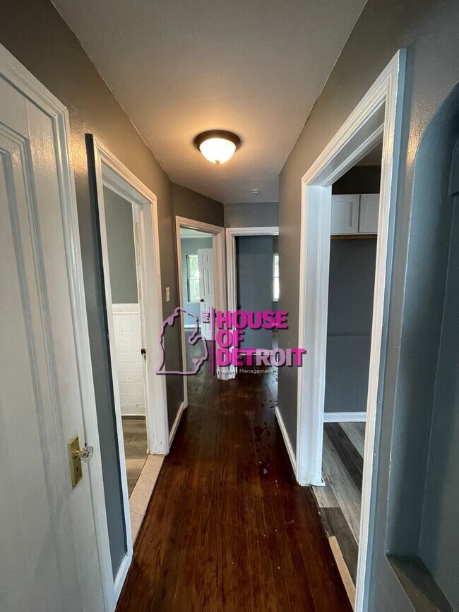 Building Photo - 3 BEDROOM | 1 BATH | FREE PRE SCREEN
