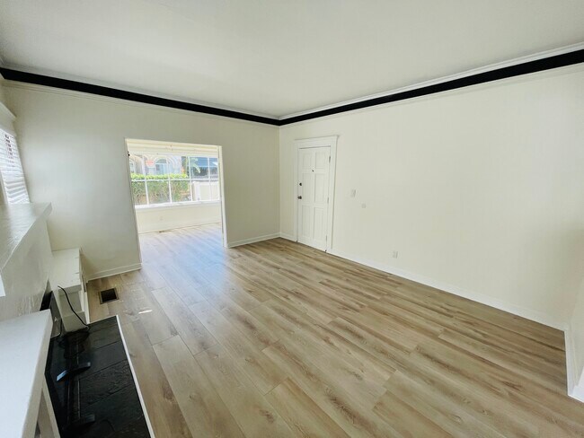 Living Room - 14 Horizon Ave