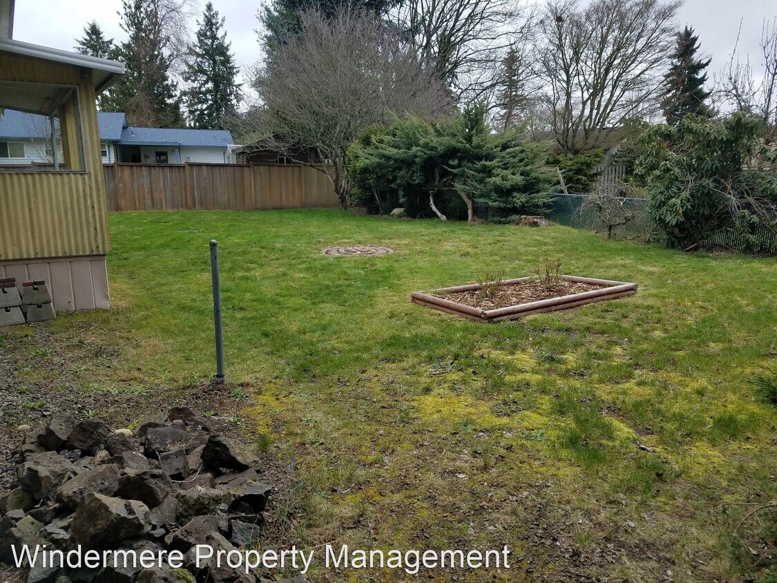 Building Photo - 2 br, 1.5 bath House - 892 NE Riddell Road