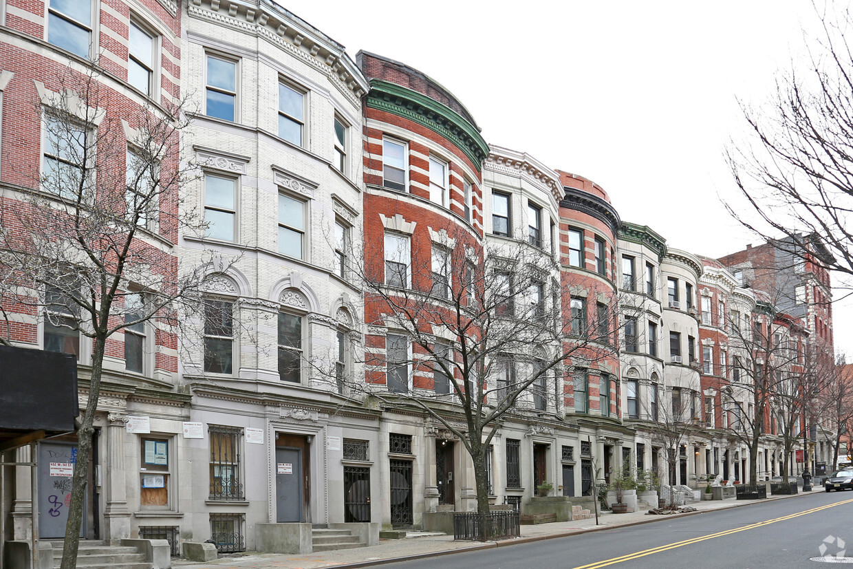 Building Photo - 456 W 141st St