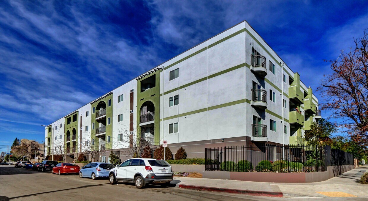 Primary Photo - 12045 Keswick St