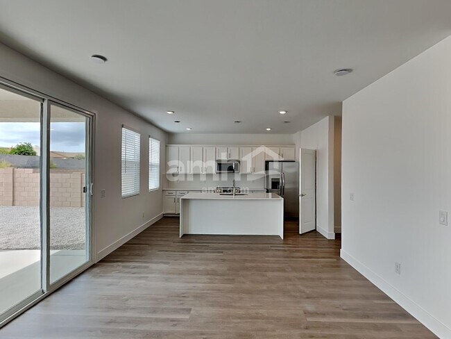 Foto del edificio - 9660 Harkes Dr