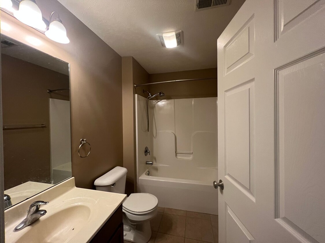 Primary Photo - Beautiful 2 Bedroom 2.5 Bath Condo With Lo...