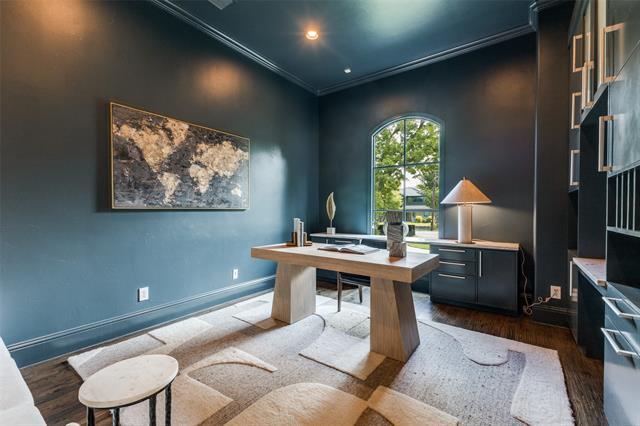 Foto del edificio - 8647 Wingate Dr