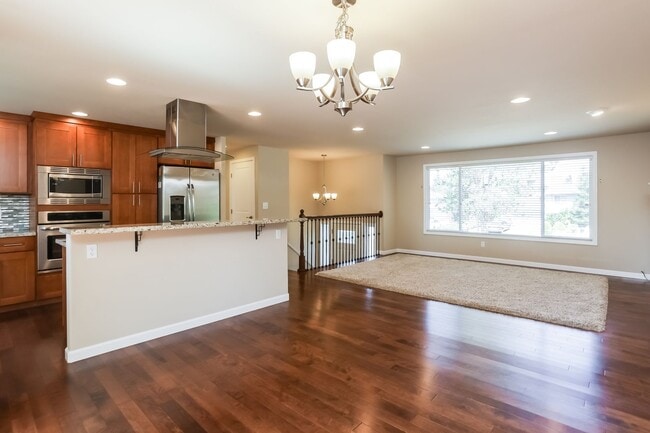 Building Photo - Stunning Turn-Key Gem in Kingsgate! Your D...