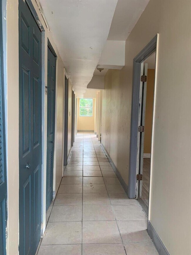 Foto del edificio - 1811 N Tamarind Ave