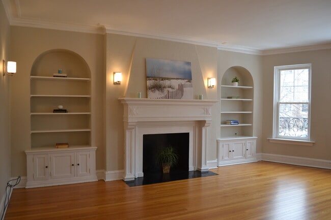 Building Photo - 1055 W North Shore Ave