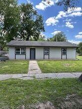Building Photo - 1208 E 8th St