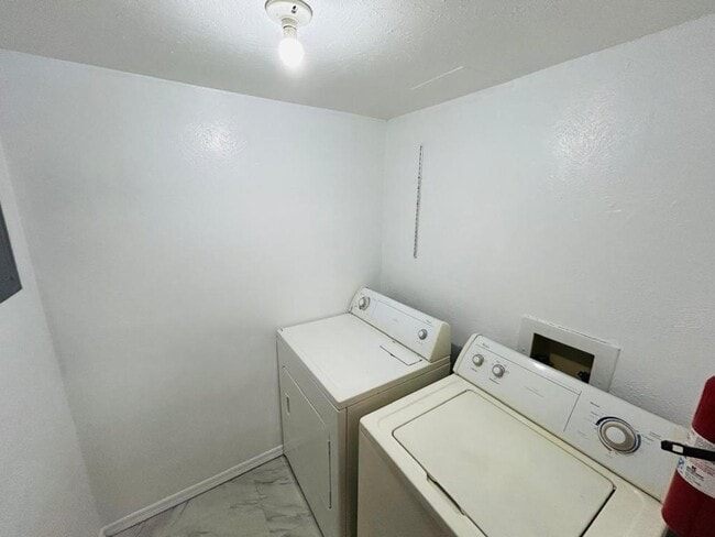 Building Photo - 3912 Crayrich Cir