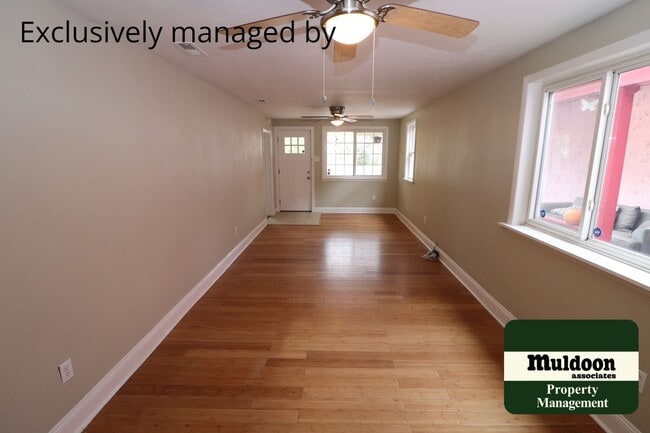 Foto del edificio - Adorable 1.5 Story Home - Pets Ok! Nicely ...