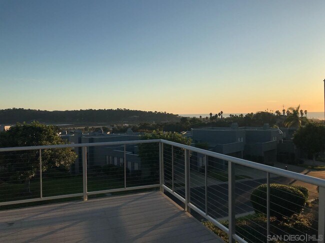 Building Photo - 1037 Clipper Ct