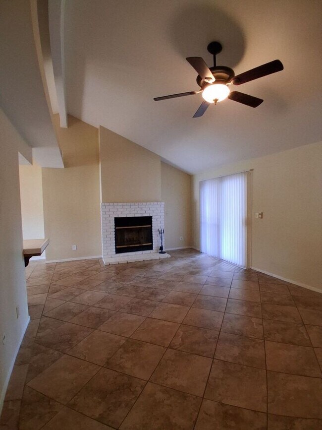 Foto del edificio - Charming Well-Maintained 3-Bed Fresno House!