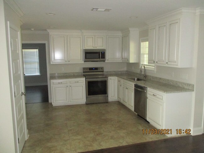 Building Photo - 110 Shumard Ct