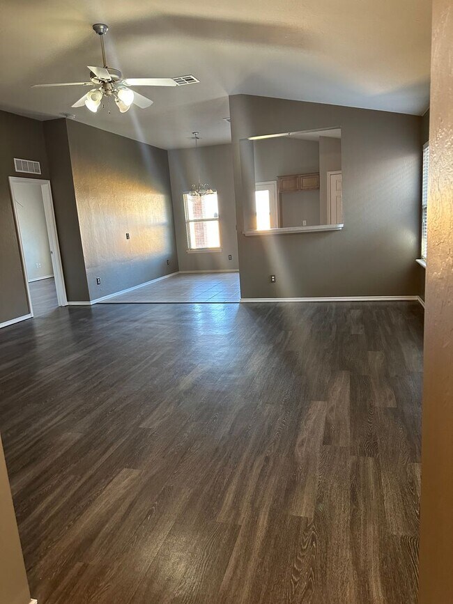 Foto del edificio - 4 Bd / 2 Ba in Valencia - Deer Creek Schools