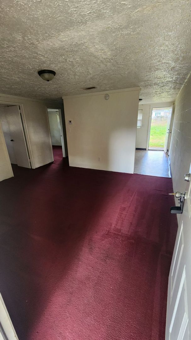 Building Photo - 2 Bed 1 Bath Duplex For Rent in North Augu...