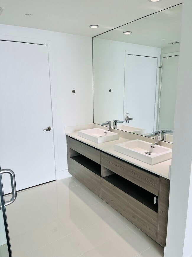 Foto del edificio - 460 NE 28th St