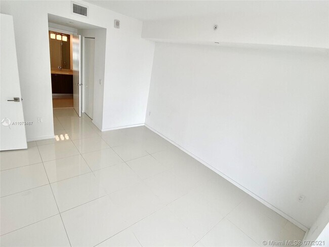 Building Photo - 5300 NW 85th Ave