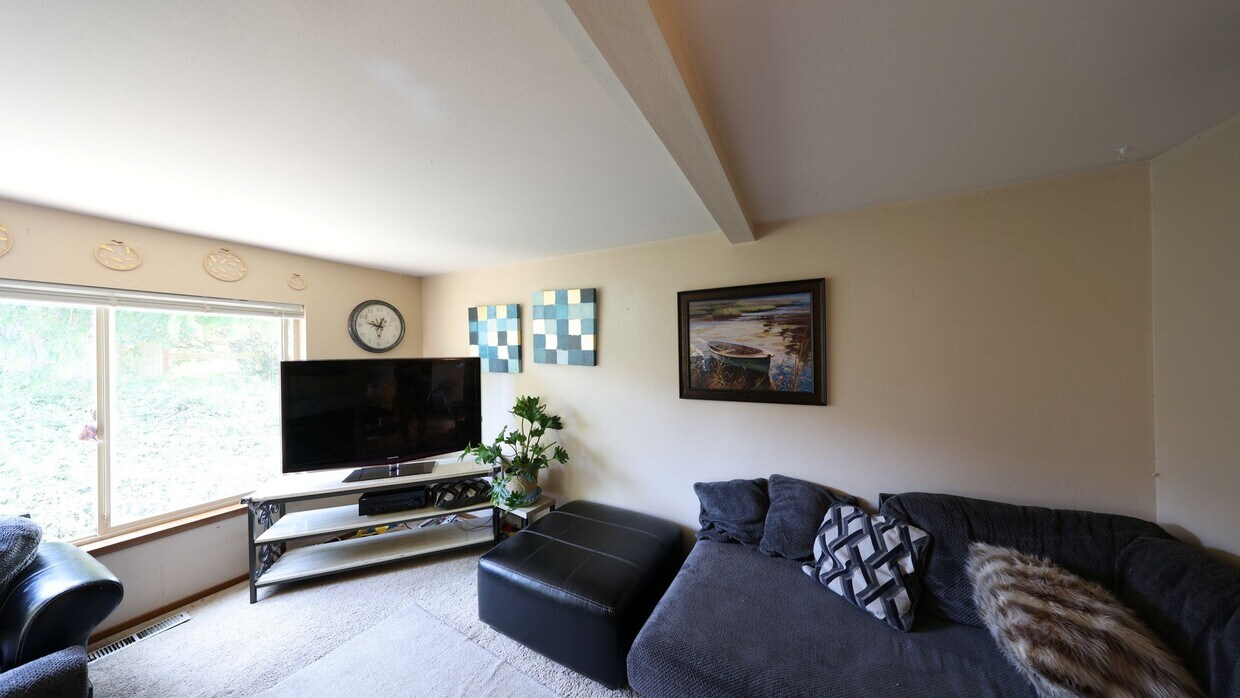 Foto del edificio - 3 Bed 2.5 Bath - Pet Friendly - Deck - Gar...