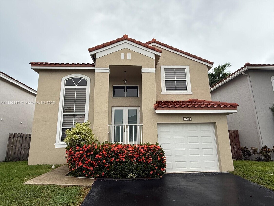 Primary Photo - 4410 SW 82nd Way