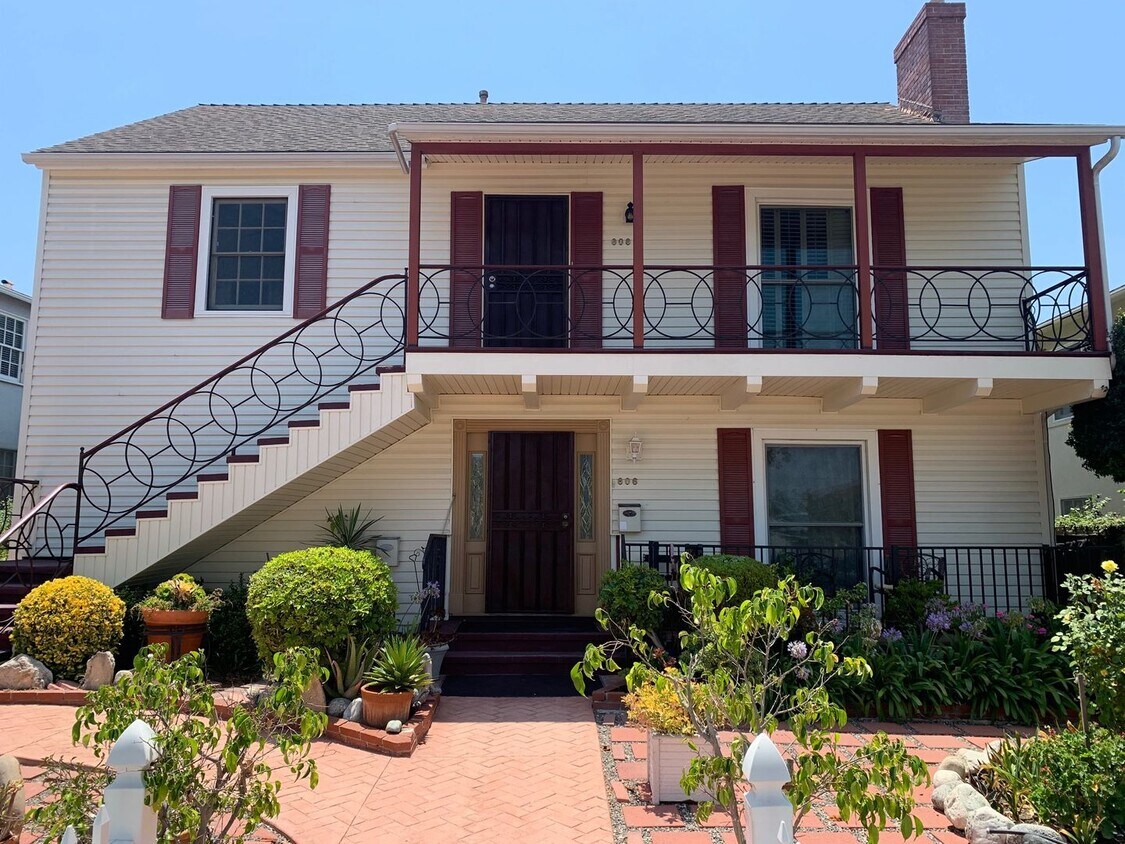 Primary Photo - For Rent: Charming 2 Bed / 2 Bath Duplex i...