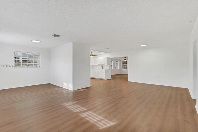 Foto del edificio - 4090 SW 69th Ave