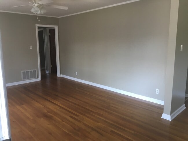 Foto del edificio - 3bed/1bath Home close to Annie Camp Junior...