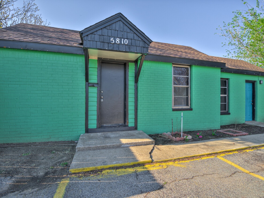 Photo - 5810 NW 41st St (Warr Acres, OK)