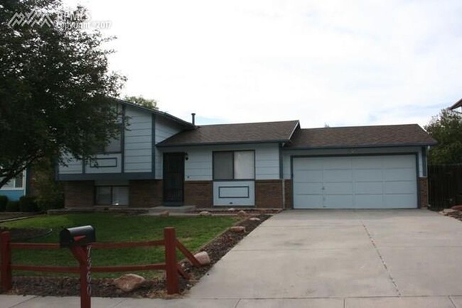 Building Photo - 7360 Songbird Dr