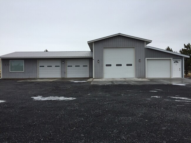 Foto del edificio - Residence with Large Shop in Ephrata