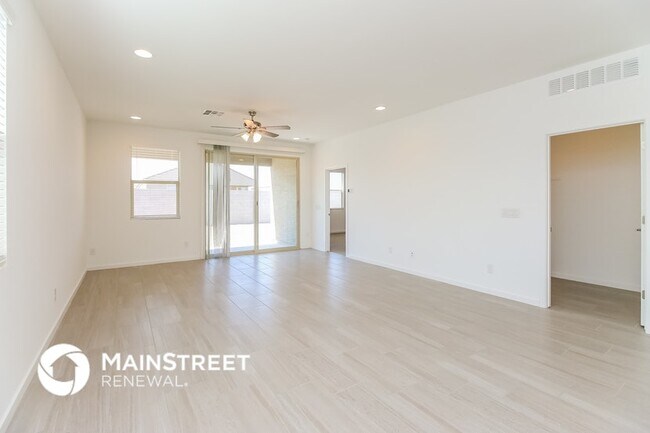 Building Photo - 3755 E Sandoval Dr