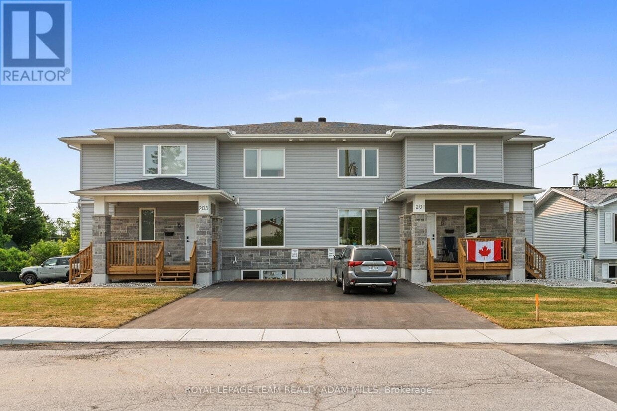 Primary Photo - 201 Teskey St
