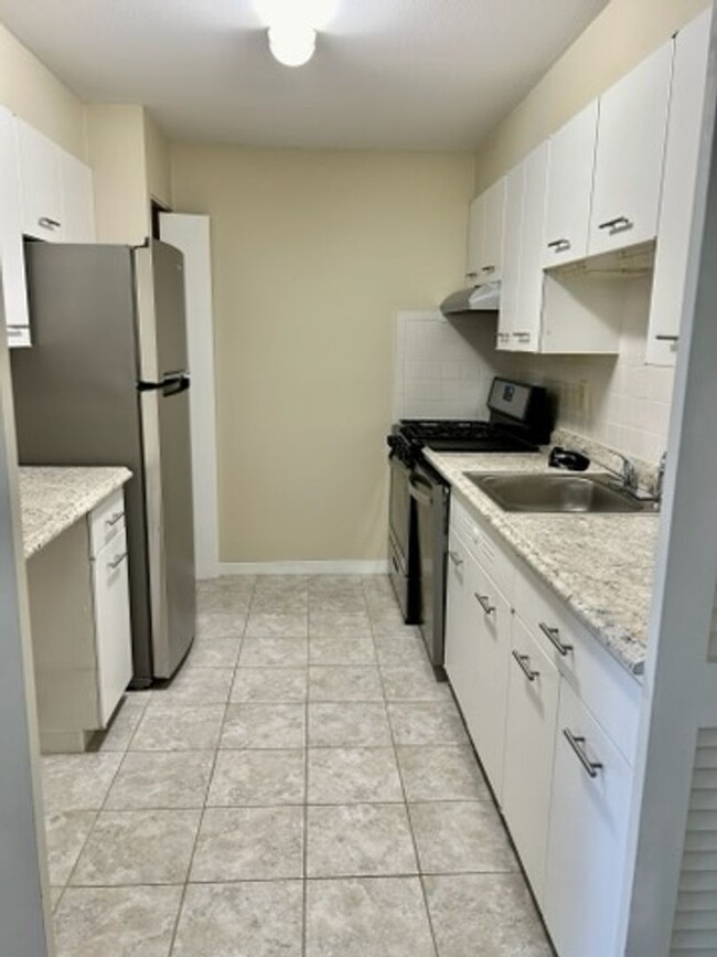 Building Photo - Regency Tower Condo LLC