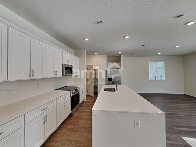 Building Photo - 10337 Bee Balm St