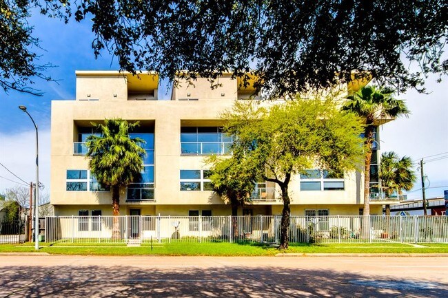 Foto del edificio - 1720 Hutchins St