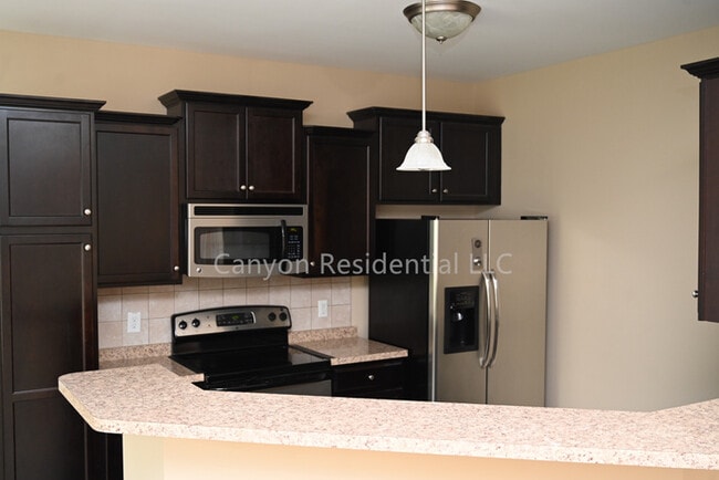 Building Photo - 289 Hogart St