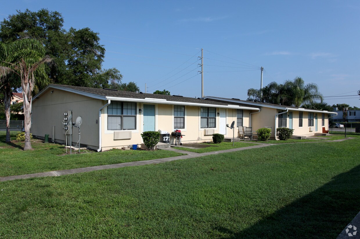 Blossom Corners Apartments in Orlando, FL