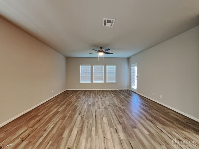 Building Photo - 13551 Paxton Blvd