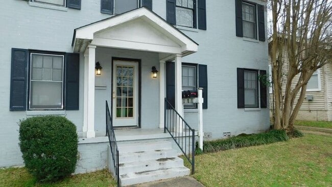 Building Photo - 502 S Fannin Ave