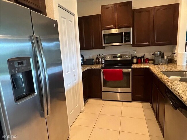 Building Photo - 3 br, 2.5 bath Townhome - 4234 N Dixie Hwy...
