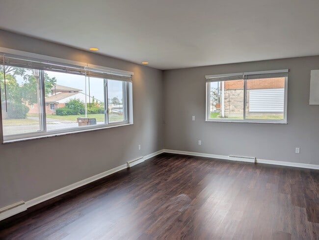 Building Photo - 110 Cromwell Pl