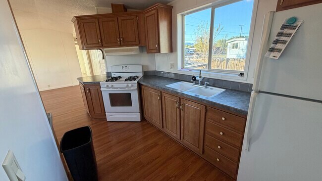 Foto del edificio - 2390 Poole Way