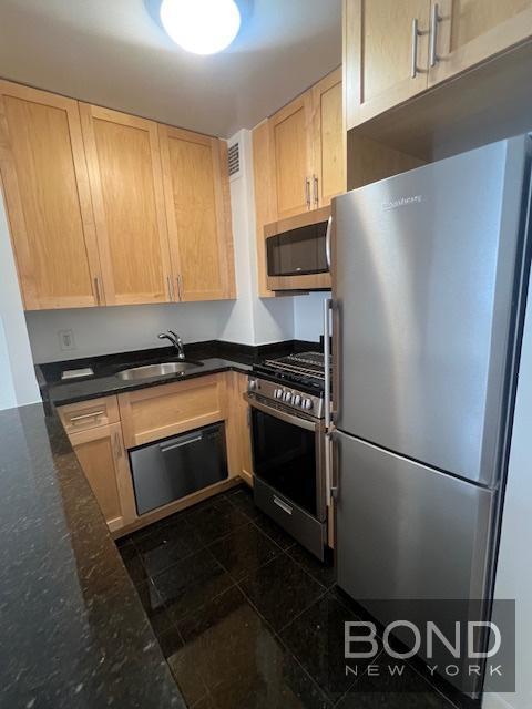 Foto del edificio - 236 E 36th St