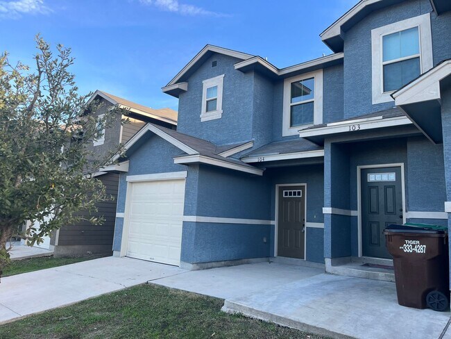 Building Photo - 7014 Micayla Cove #104, San Antonio, TX. 7...