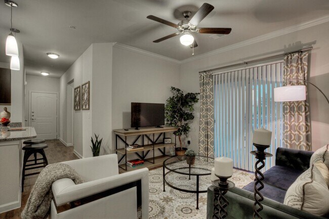 Foto del edificio - 1701 Oak Hill Ln