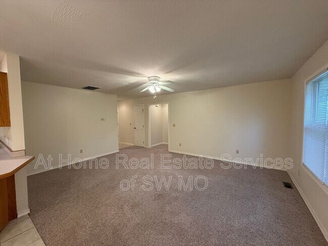 Foto del edificio - 1082 S Elder Ave